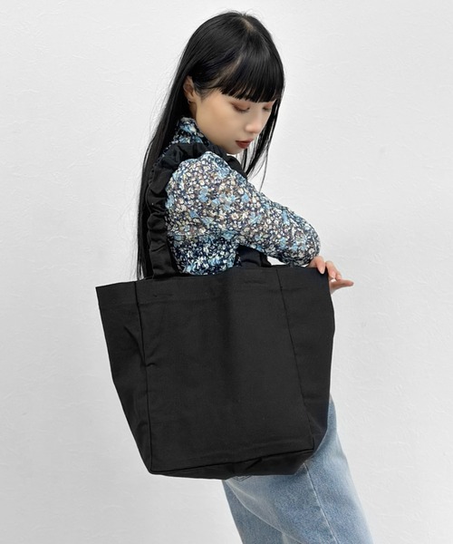 LVEU.（ラブユ.）の「【ZOZOTOWN限定】Ruffle handle canvas bag / ラッフルハンドルキャンバスバッグ（トートバッグ・レディース・ブラック・FREE）」の20枚目の写真