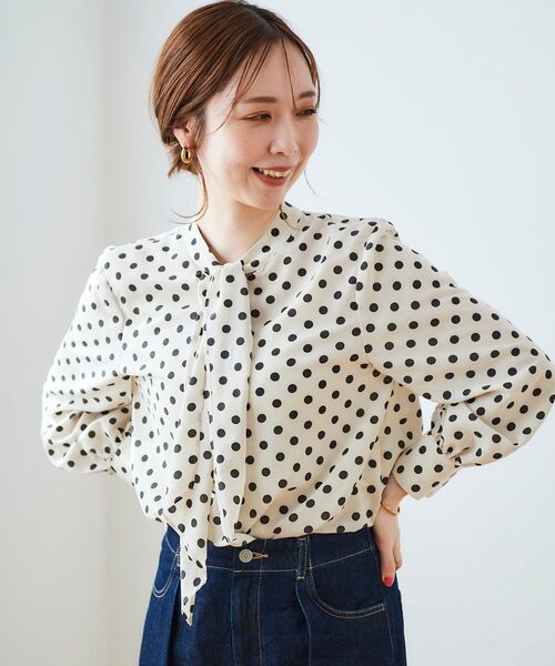 le.coeur blanc（ルクールブラン）の「ドットアレンジタイブラウス（シャツ/ブラウス・レディース・ベージュ系その他2/ブルー系その他4・38）」の2枚目の写真