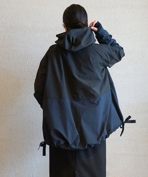 JOURNAL STANDARD LUXE（ジャーナルスタンダード　ラックス）の「メモリータフタ フードブルゾン（ブルゾン・レディース・ブラック/カーキ・SMALL/MEDIUM）」の6枚目の写真