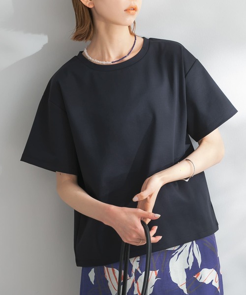 URBAN RESEARCH ROSSO（アーバンリサーチロッソ）の「UVスーピマコットンTシャツ（Tシャツ/カットソー・レディース・グリーン系その他/ブラウン系その他/ネイビー/オフホワイト・FREE）」の17枚目の写真