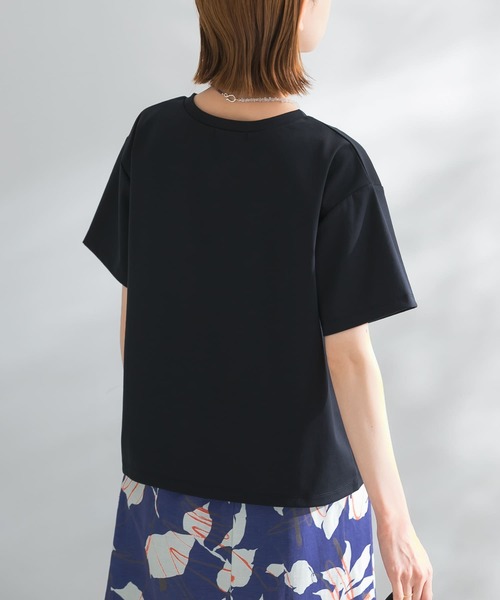 URBAN RESEARCH ROSSO（アーバンリサーチロッソ）の「UVスーピマコットンTシャツ（Tシャツ/カットソー・レディース・グリーン系その他/ブラウン系その他/ネイビー/オフホワイト・FREE）」の19枚目の写真