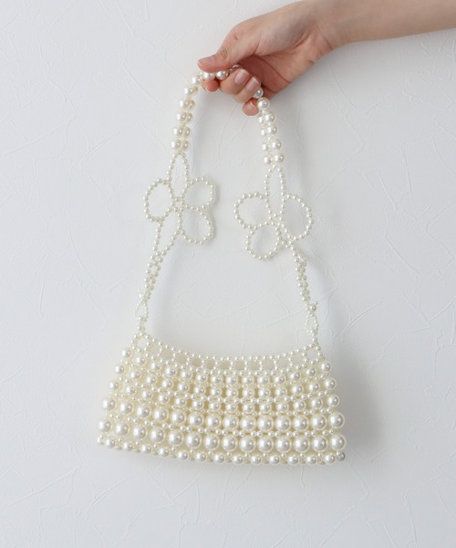 BLUEEAST（ブルーイースト）の「パールビーズ編みフラワーハンドルバッグ（ハンドバッグ・レディース・ホワイト・FREE）」の4枚目の写真