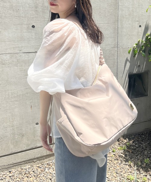 natural couture（ナチュラルクチュール）の「キャザーショルダーバッグ（ショルダーバッグ・レディース・ブラック/ベージュ/オフホワイト・FREE）」の16枚目の写真