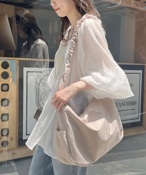 natural couture（ナチュラルクチュール）の「キャザーショルダーバッグ（ショルダーバッグ・レディース・ブラック/ベージュ/オフホワイト・FREE）」の17枚目の写真