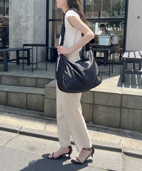 natural couture（ナチュラルクチュール）の「キャザーショルダーバッグ（ショルダーバッグ・レディース・ブラック/ベージュ/オフホワイト・FREE）」の13枚目の写真