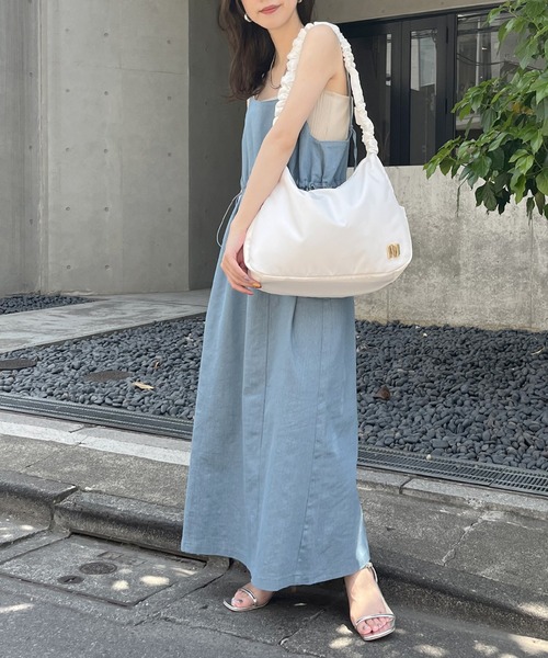 natural couture（ナチュラルクチュール）の「キャザーショルダーバッグ（ショルダーバッグ・レディース・ブラック/ベージュ/オフホワイト・FREE）」の7枚目の写真