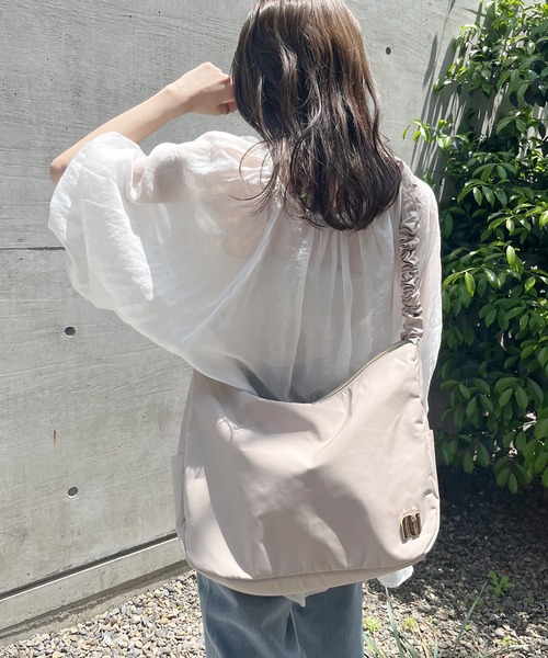 natural couture（ナチュラルクチュール）の「キャザーショルダーバッグ（ショルダーバッグ・レディース・ブラック/ベージュ/オフホワイト・FREE）」の15枚目の写真