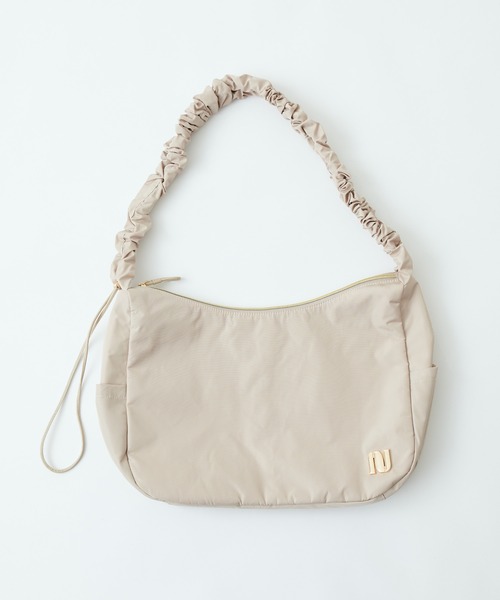 natural couture（ナチュラルクチュール）の「キャザーショルダーバッグ（ショルダーバッグ・レディース・ブラック/ベージュ/オフホワイト・FREE）」の19枚目の写真