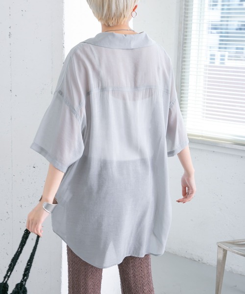 KBF（ケイビーエフ）の「オープンカラーシアーシャツ（シャツ/ブラウス・レディース・チャコールグレー/グレー系その他/ベージュ・ONE）」の7枚目の写真