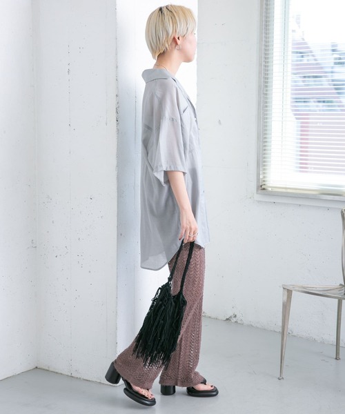 KBF（ケイビーエフ）の「オープンカラーシアーシャツ（シャツ/ブラウス・レディース・チャコールグレー/グレー系その他/ベージュ・ONE）」の9枚目の写真