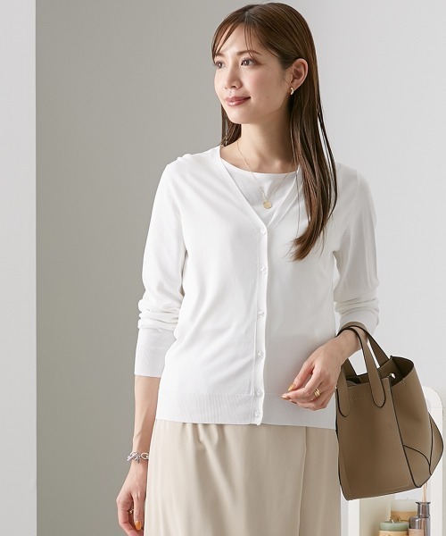 nissen(ニッセン)の「【Vネック・クルーネック】洗えるカーディガン(UVカット・接触冷感・毛玉になりにくい・洗濯機OK)(カーディガン/ボレロ・レディース・ピンク/イエロー/ブラック/ライトグリーン/ネイビー/オフホワイト/モカ/杢グレー/ネイビー系/ホワイト系/ブルー/グリーン/ライトホワイト/スカイブルー/レッド・M/L/LL/L1/M1/LL1)」の16枚目の写真