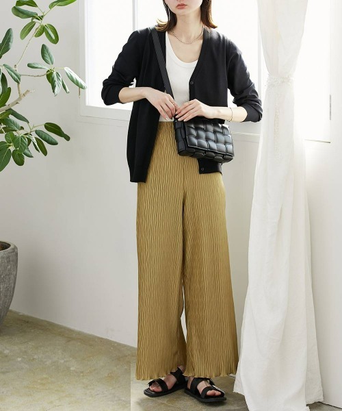 nissen(ニッセン)の「【Vネック・クルーネック】洗えるカーディガン(UVカット・接触冷感・毛玉になりにくい・洗濯機OK)(カーディガン/ボレロ・レディース・ピンク/イエロー/ブラック/ライトグリーン/ネイビー/オフホワイト/モカ/杢グレー/ネイビー系/ホワイト系/ブルー/グリーン/ライトホワイト/スカイブルー/レッド・M/L/LL/L1/M1/LL1)」の19枚目の写真