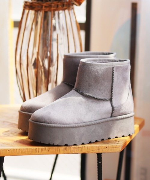 VIVIAN（ヴィヴィアン）の「厚底ムートンブーツ（ブーツ・レディース・ブラック系その他3/グレー系その他3/イエロー系その他6/ベージュ系その他3・L/S/LL/M）」の2枚目の写真