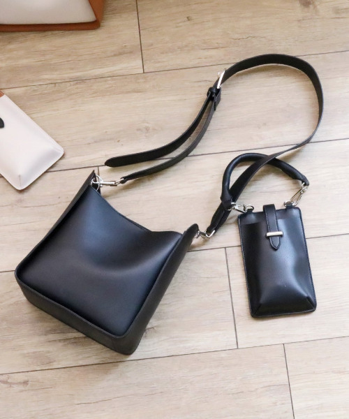 cache cache(カシュ カシュ)の「カシュカシュ cachecache / スマホショルダー付きラウンドショルダーバッグ(ショルダーバッグ・レディース・ホワイト系その他/ブラック/ベージュ系その他・FREE)」の2枚目の写真