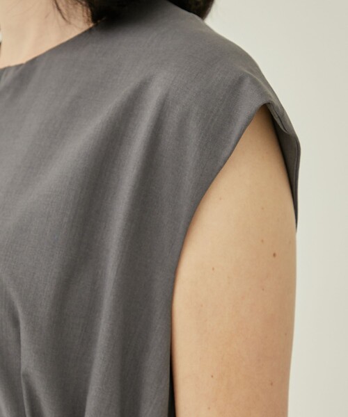 UJOH(ウジョー)の「【UJOH/ウジョー】《STUDIOUS別注》サイドベルトドレス(ワンピース・レディース・グレー/ネイビー・2/3)」の20枚目の写真