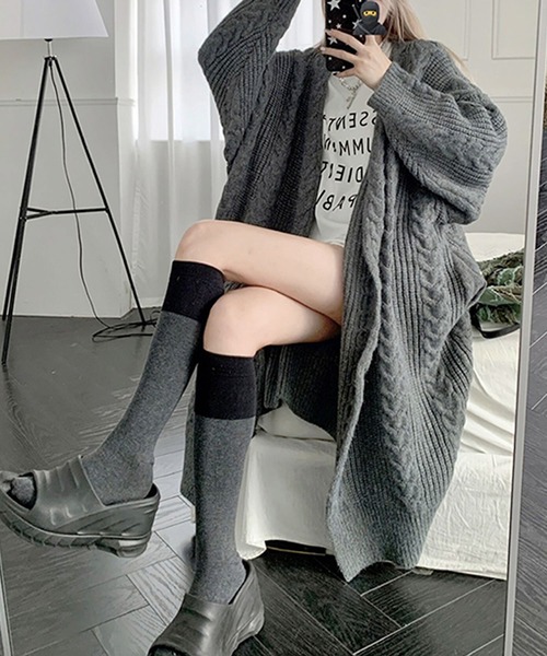 Primazel（プリマゼル）の「ケーブルニットロングカーディガン（カーディガン/ボレロ・レディース・アイボリー/グレー・M）」の4枚目の写真