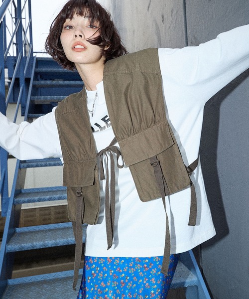 ELLEgirl（エルガール）の「ミリタリ―リメイク風ベスト【ELLEgirl/エル ガール】（ベスト・レディース・ダークカーキ/カーキ・FREE）」の22枚目の写真