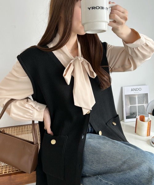 セール】Vネック ゴールドボタン スポンディッシュニットベスト