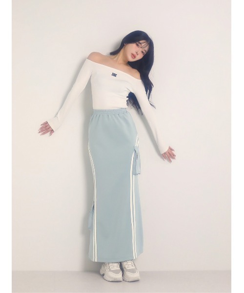 Darich(ダーリッチ)の「DDオフショルダーカットトップス(Tシャツ/カットソー・レディース・ブラック/ホワイト・FREE)」の13枚目の写真