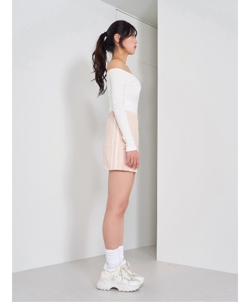 Darich(ダーリッチ)の「DDオフショルダーカットトップス(Tシャツ/カットソー・レディース・ブラック/ホワイト・FREE)」の16枚目の写真