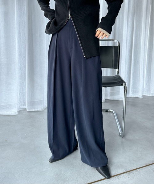 feepur(フェピュール)の「ダブルタックストレートワイドスラックス(スラックス・レディース・ブラック/グレー/ネイビー/アイボリー・MEDIUM/SMALL)」の4枚目の写真