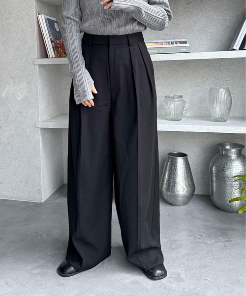 feepur(フェピュール)の「ダブルタックストレートワイドスラックス(スラックス・レディース・ブラック/グレー/ネイビー/アイボリー・MEDIUM/SMALL)」の2枚目の写真