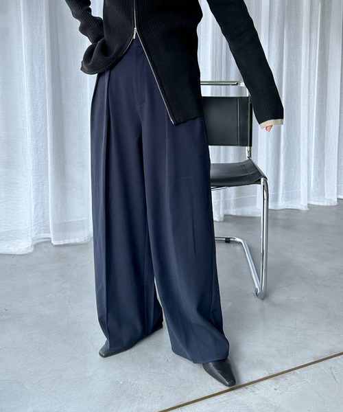 feepur(フェピュール)の「ダブルタックストレートワイドスラックス(スラックス・レディース・ブラック/グレー/ネイビー/アイボリー・MEDIUM/SMALL)」の7枚目の写真