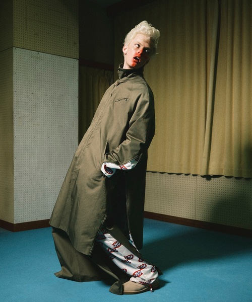 amok(アモク)の「LOGO LINING DOCKING PANTS(チノパンツ・メンズ・ブラック/カーキ・S/M/L)」の3枚目の写真