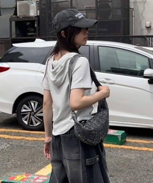 XU（エックスユー）の「ストリートファッション XU エックスユー denim shoulder bag デニムショルダーバッグ デニムバッグ クロワッサンバッグ ミニバッグ ビンテージ風バッグ 肩掛けバッグ Y2K 韓国ファッション 韓国ストリート（ショルダーバッグ・メンズ・ブルー/ブラック・ONE SIZE）」の13枚目の写真