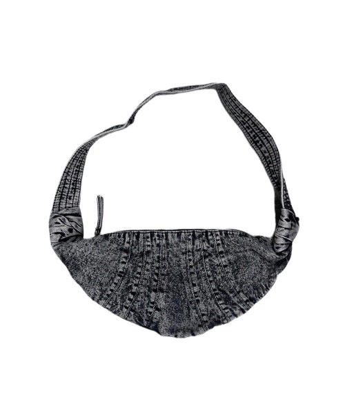 XU（エックスユー）の「ストリートファッション XU エックスユー denim shoulder bag デニムショルダーバッグ デニムバッグ クロワッサンバッグ ミニバッグ ビンテージ風バッグ 肩掛けバッグ Y2K 韓国ファッション 韓国ストリート（ショルダーバッグ・メンズ・ブルー/ブラック・ONE SIZE）」の3枚目の写真