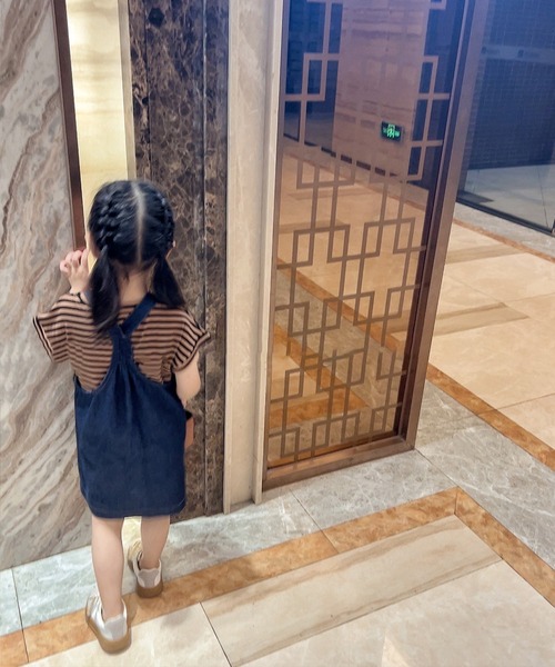 aimoha（アイモハ）の「【aimoha-KIDS-】デニムジャンパースカート（ジャンパースカート・キッズ・ネイビー・100/90/130/120/110）」の5枚目の写真