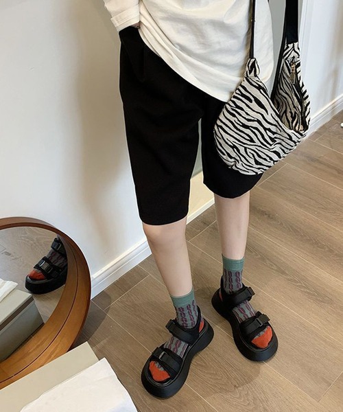 shoes365(シューズスリーシックスファイヴ)の「【shoes365】ダブルバックル厚底スポーツサンダル(サンダル・レディース・ブラック・23.0cm/23.5cm/24.0cm/24.5cm/25.0cm/22.5cm)」の2枚目の写真