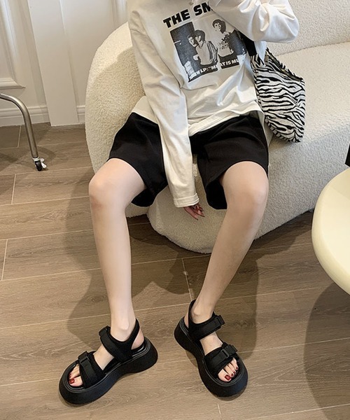 shoes365(シューズスリーシックスファイヴ)の「【shoes365】ダブルバックル厚底スポーツサンダル(サンダル・レディース・ブラック・23.0cm/23.5cm/24.0cm/24.5cm/25.0cm/22.5cm)」の5枚目の写真