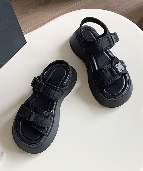 shoes365(シューズスリーシックスファイヴ)の「【shoes365】ダブルバックル厚底スポーツサンダル(サンダル・レディース・ブラック・23.0cm/23.5cm/24.0cm/24.5cm/25.0cm/22.5cm)」の7枚目の写真