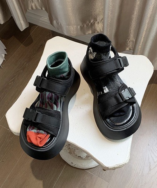 shoes365(シューズスリーシックスファイヴ)の「【shoes365】ダブルバックル厚底スポーツサンダル(サンダル・レディース・ブラック・23.0cm/23.5cm/24.0cm/24.5cm/25.0cm/22.5cm)」の9枚目の写真