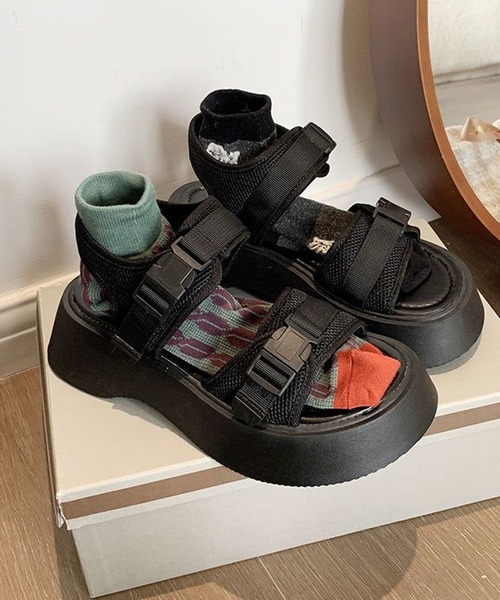 shoes365(シューズスリーシックスファイヴ)の「【shoes365】ダブルバックル厚底スポーツサンダル(サンダル・レディース・ブラック・23.0cm/23.5cm/24.0cm/24.5cm/25.0cm/22.5cm)」の10枚目の写真