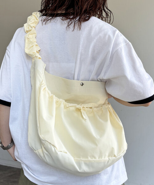 CPCM(シーピーシーエム)の「ナイロンリボンギャザーショルダー(ショルダーバッグ・レディース・ブラウン/アイボリー/ブラック/カーキ・FREE)」の5枚目の写真