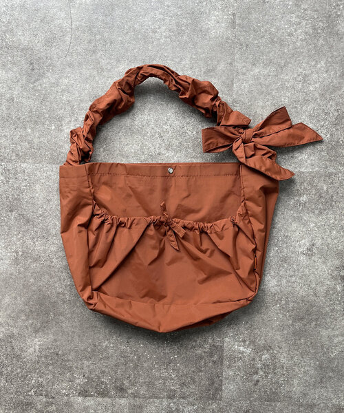 CPCM(シーピーシーエム)の「ナイロンリボンギャザーショルダー(ショルダーバッグ・レディース・ブラウン/アイボリー/ブラック/カーキ・FREE)」の14枚目の写真