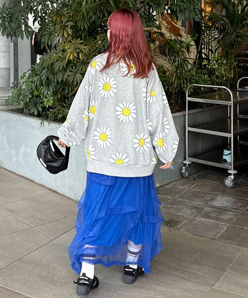 HELLO.SANFRANCISCO（ハローサンフランシスコ）の「【HELLO.SANFRANCISCO/ハローサンフランシスコ】マーガレットプリントオーバースウェット（パーカー・レディース・グレー/ピンク/ブルー/レッド・ONE SIZE）」の12枚目の写真