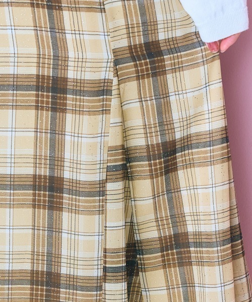 marun（マルン）の「＜大きいサイズ＞ ラメチェックスカート marun（スカート・レディース・レッド系/ブラウン系・5L/4L/3L/LL/L）」の5枚目の写真