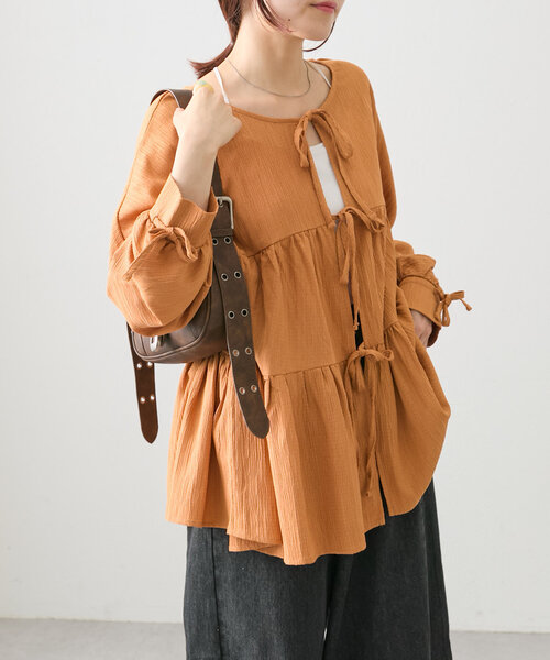 w closet（ダブルクローゼット）の「リボン2WAYティアードブラウス（シャツ/ブラウス・レディース・オレンジ/グリーン/オフホワイト・FREE）」の3枚目の写真