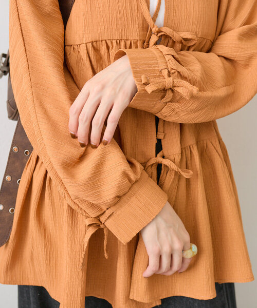 w closet（ダブルクローゼット）の「リボン2WAYティアードブラウス（シャツ/ブラウス・レディース・オレンジ/グリーン/オフホワイト・FREE）」の21枚目の写真