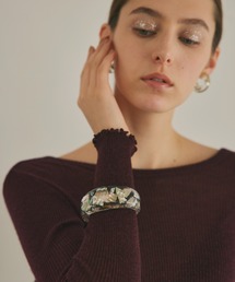 b apartment（ビーアパートメント）の「「(en)brace / エンブレイス」 ワイドシェルバングル wide shell bangle（バングル/リストバンド）」