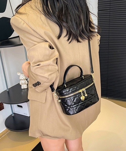 Miniministore(ミニミニストア)の「キルティング バニティバッグ 斜めがけ鞄(ショルダーバッグ・レディース・ベージュ/シルバー/ブラック/アイボリー・FREE)」の3枚目の写真