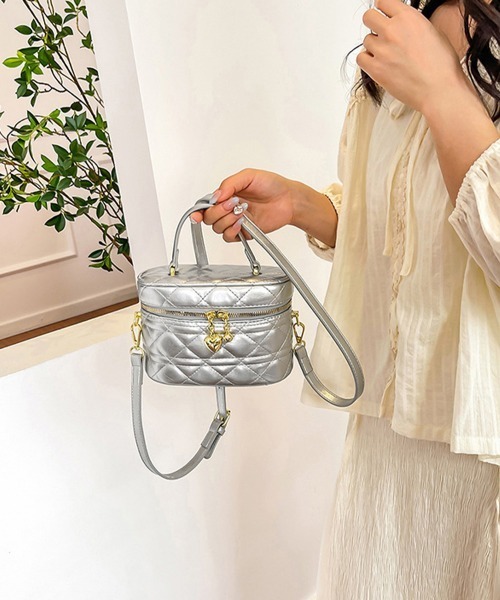Miniministore(ミニミニストア)の「キルティング バニティバッグ 斜めがけ鞄(ショルダーバッグ・レディース・ベージュ/シルバー/ブラック/アイボリー・FREE)」の7枚目の写真