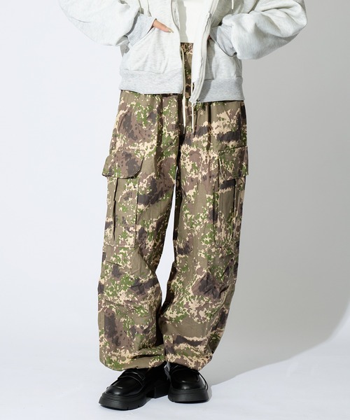 ALLuRing ChaRm（アリュリングチャーム）の「Camouflage wide Cago Pants / 迷彩柄ワイドカーゴパンツ（カーゴパンツ・レディース・カモフラージュ・XL/L/M）」の7枚目の写真