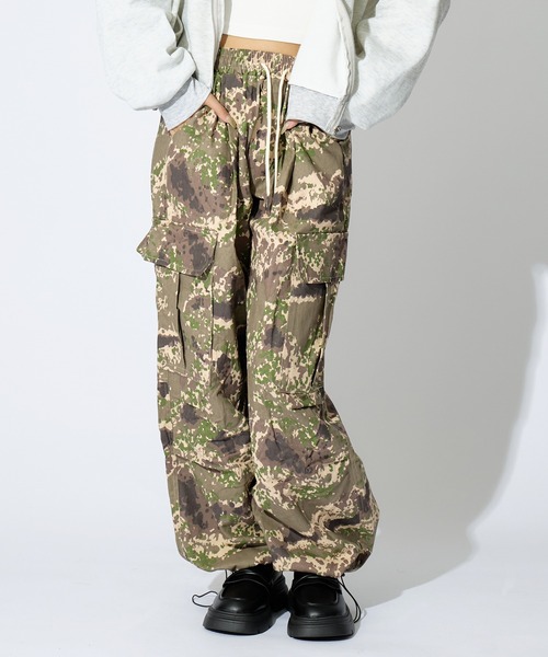 ALLuRing ChaRm（アリュリングチャーム）の「Camouflage wide Cago Pants / 迷彩柄ワイドカーゴパンツ（カーゴパンツ・レディース・カモフラージュ・XL/L/M）」の8枚目の写真