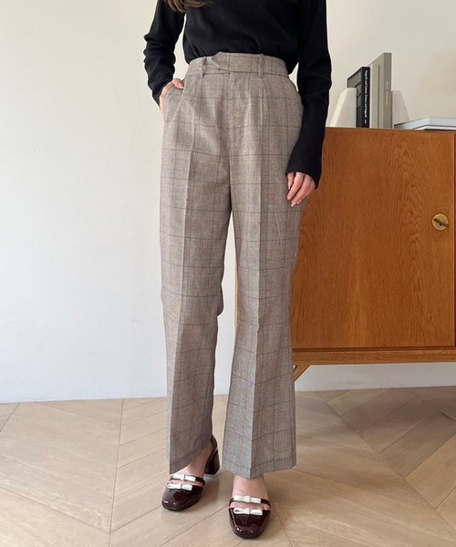 one after another NICE CLAUP(ワンアフターアナザーナイスクラップ)の「【OTONA NICE】センタープレスパンツ(スラックス・レディース・ベージュ/ブラック/ブラウン系その他・SMALL/MEDIUM)」の3枚目の写真