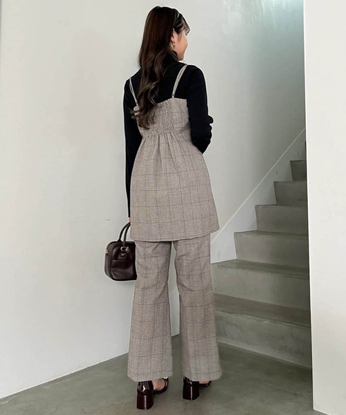 one after another NICE CLAUP(ワンアフターアナザーナイスクラップ)の「【OTONA NICE】センタープレスパンツ(スラックス・レディース・ベージュ/ブラック/ブラウン系その他・SMALL/MEDIUM)」の5枚目の写真