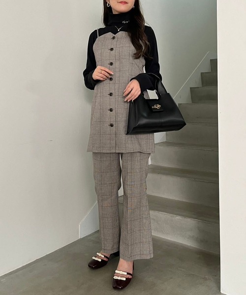 one after another NICE CLAUP(ワンアフターアナザーナイスクラップ)の「【OTONA NICE】センタープレスパンツ(スラックス・レディース・ベージュ/ブラック/ブラウン系その他・SMALL/MEDIUM)」の4枚目の写真